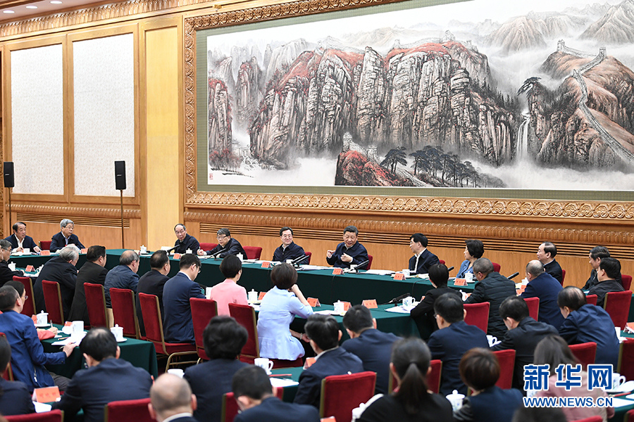 3月18日,中共中央总书记、国家主席、中央军委主席习近平在北京主持召开学校思想政治理论课教师座谈会并发表重要讲话。 新华社记者 谢环驰 摄