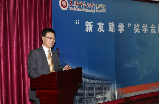 图为:天堰医教集团副总裁李振远发言