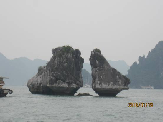 下龙湾斗鸡石 (3)