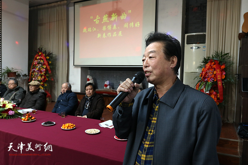 图为:画展开幕仪式由杨建国主持